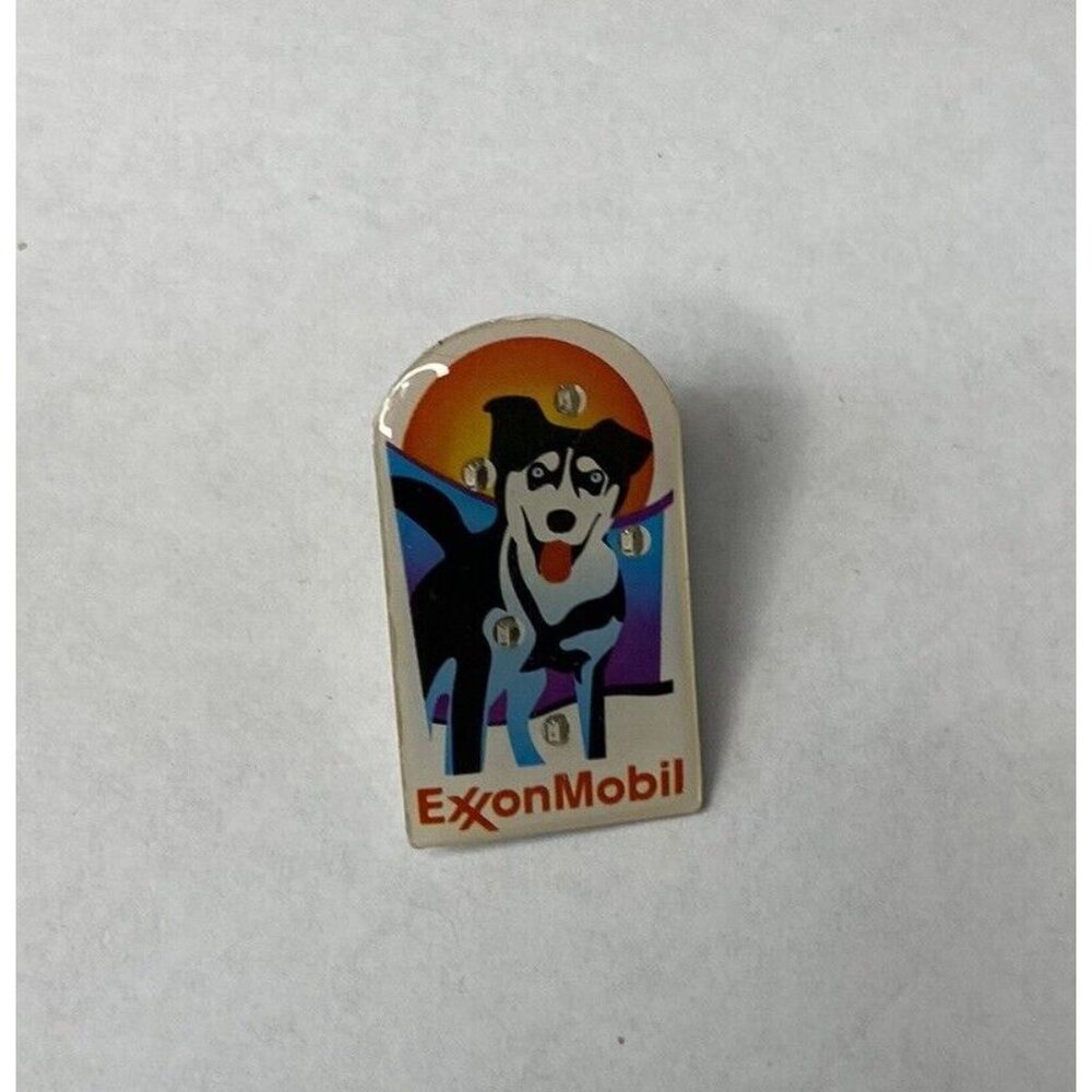 EXXON MOBIL Blinkee Enamel Light up Advertising Pin Husky Dog Vintage